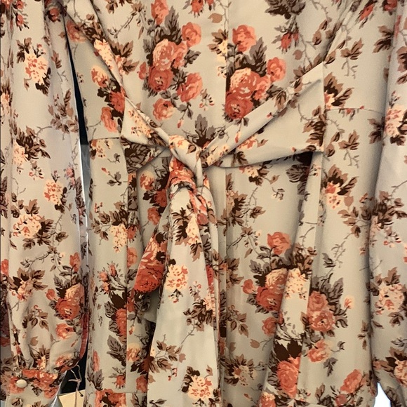 Floral Print V-Neck Dress - Picture 9 of 10